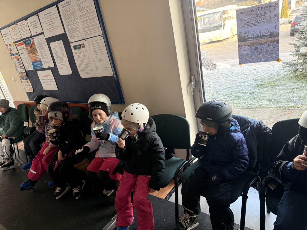 Przedszkolaki na łyżwach w Czarnym Dunajcu