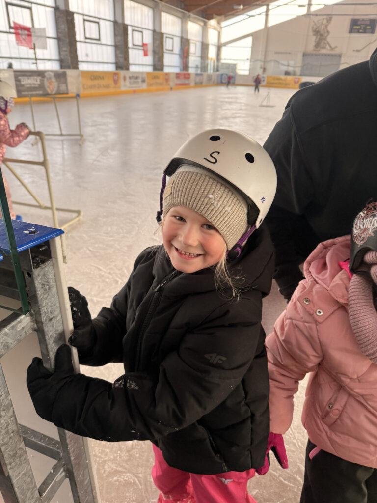 Przedszkolaki na łyżwach w Czarnym Dunajcu