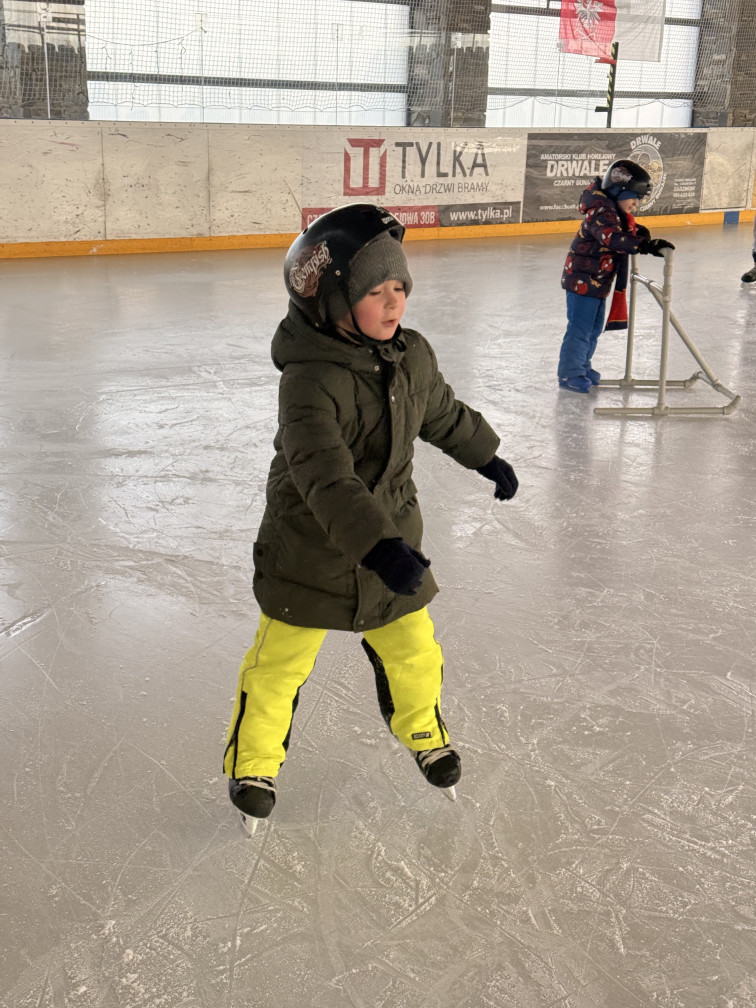 Przedszkolaki na łyżwach w Czarnym Dunajcu