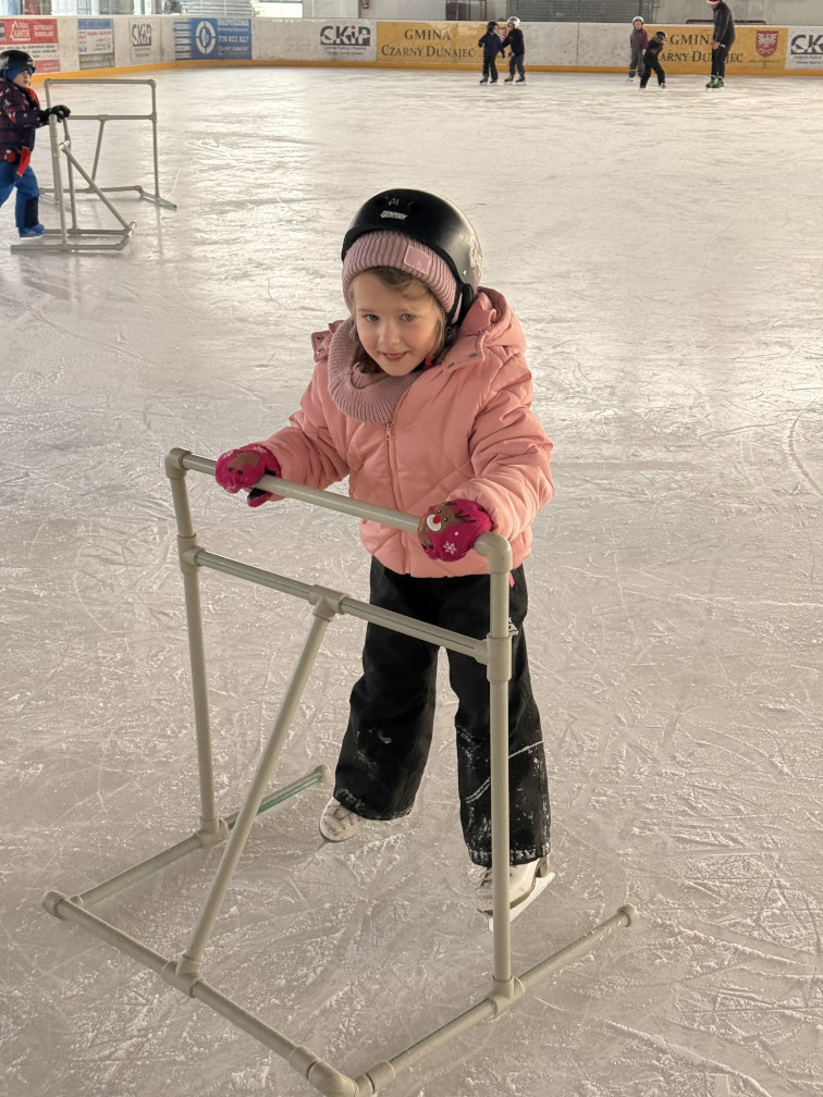 Przedszkolaki na łyżwach w Czarnym Dunajcu