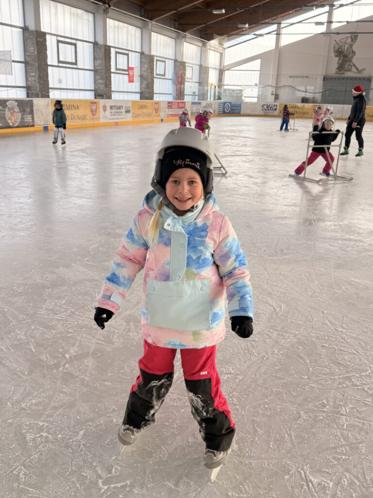 Przedszkolaki na łyżwach w Czarnym Dunajcu