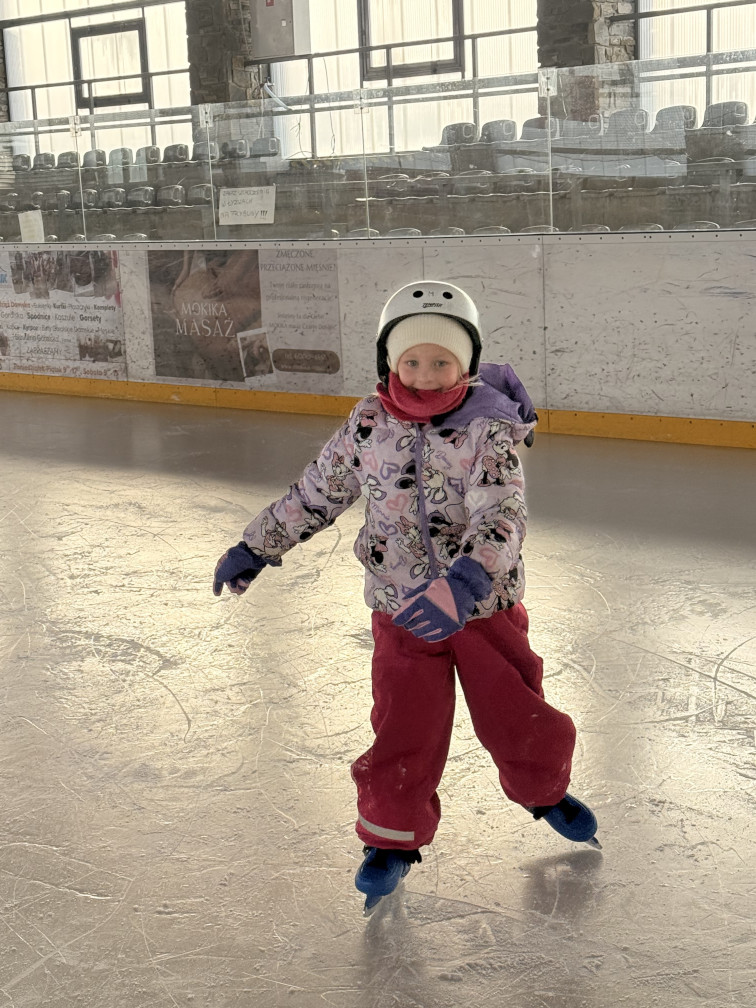 Przedszkolaki na łyżwach w Czarnym Dunajcu