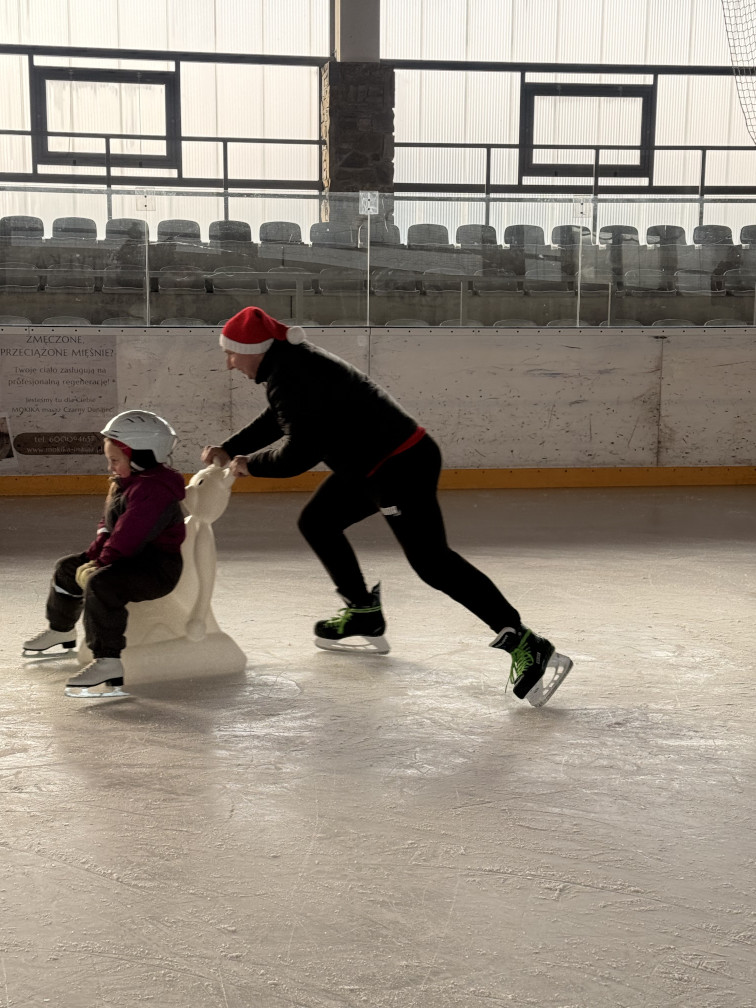 Przedszkolaki na łyżwach w Czarnym Dunajcu