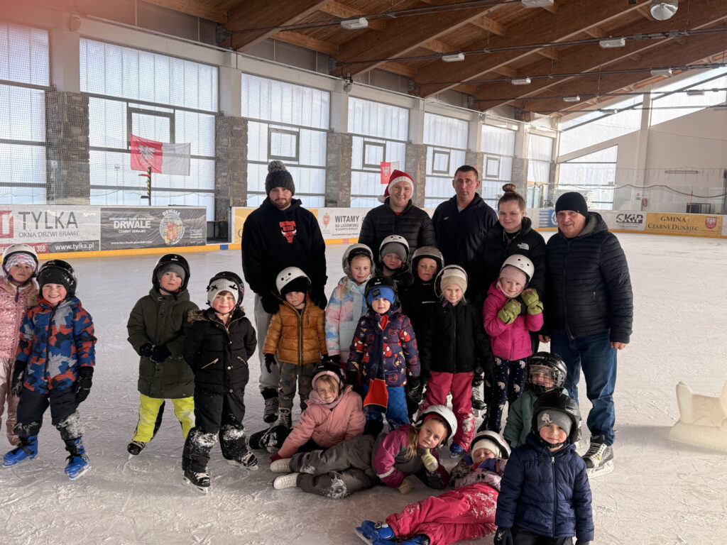 Przedszkolaki na łyżwach w Czarnym Dunajcu