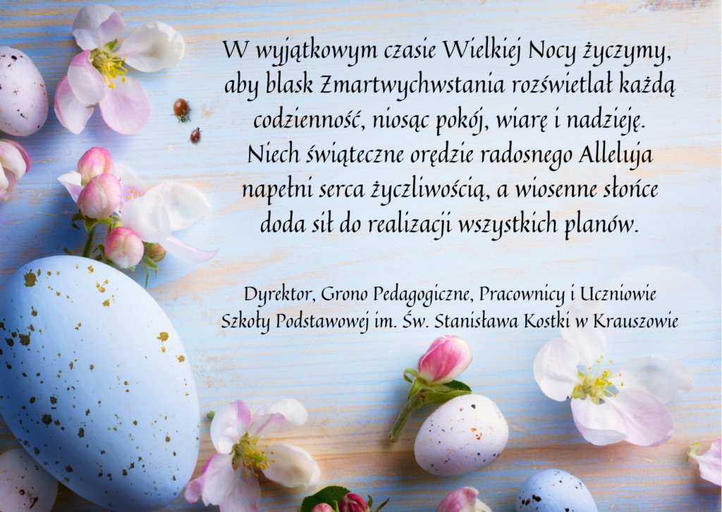 Karta z życzeniami wielkanocnymi ozdobiona wiosennymi kwiatami jabłoni oraz nakrapianymi pisankami na tle jasnych, drewnianych desek.